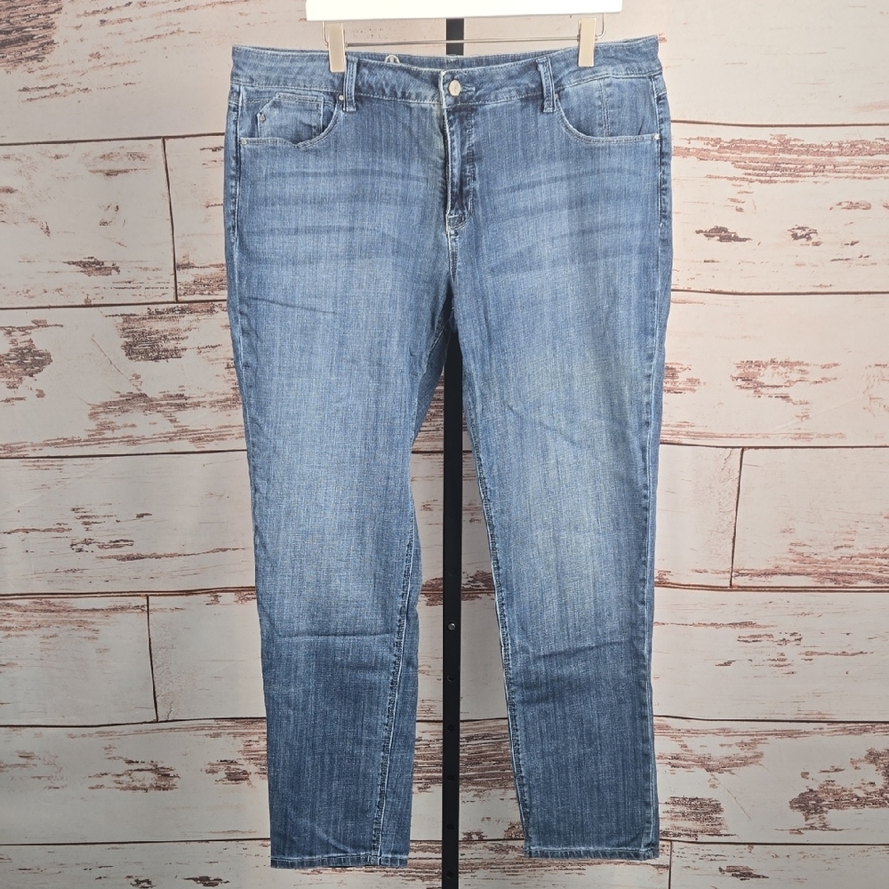 Hot in Hollywood Boyfriend Jeans Size 16